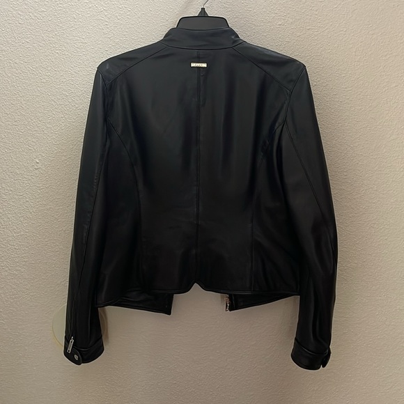 Black leather jacket, size small - Picture 3 of 3